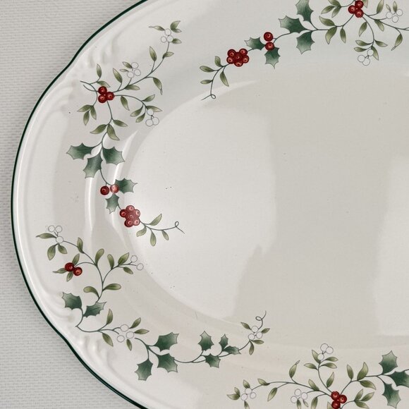 Pfaltzgraff Christmas Winterberry Oval Serving Platter 14.5" Holly Berries Vtg - Picture 3 of 9